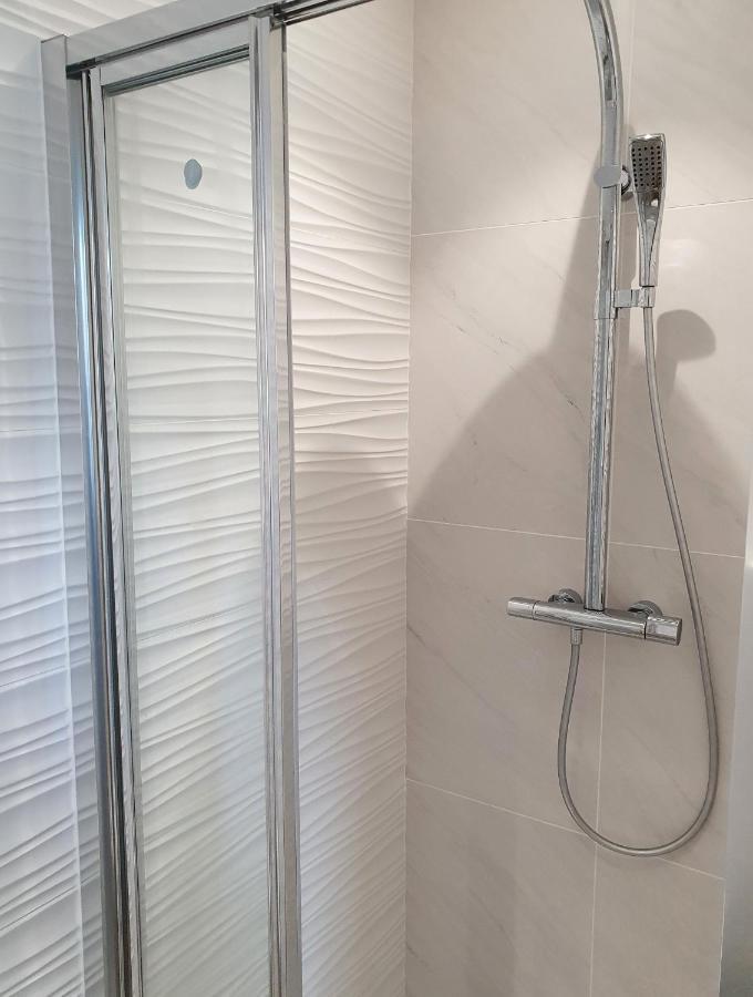 EXIGEHOME - Home stay avec jacuzzi et jardin paysagé Orgeval  Extérieur photo